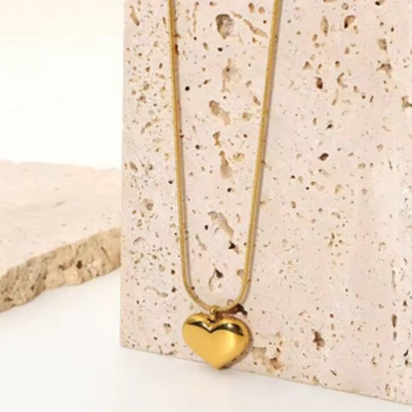 18k Gold Plated Lovely 3D Heart Pendant Necklace with 18" - 20" Snake Chain - Picture 1 of 7